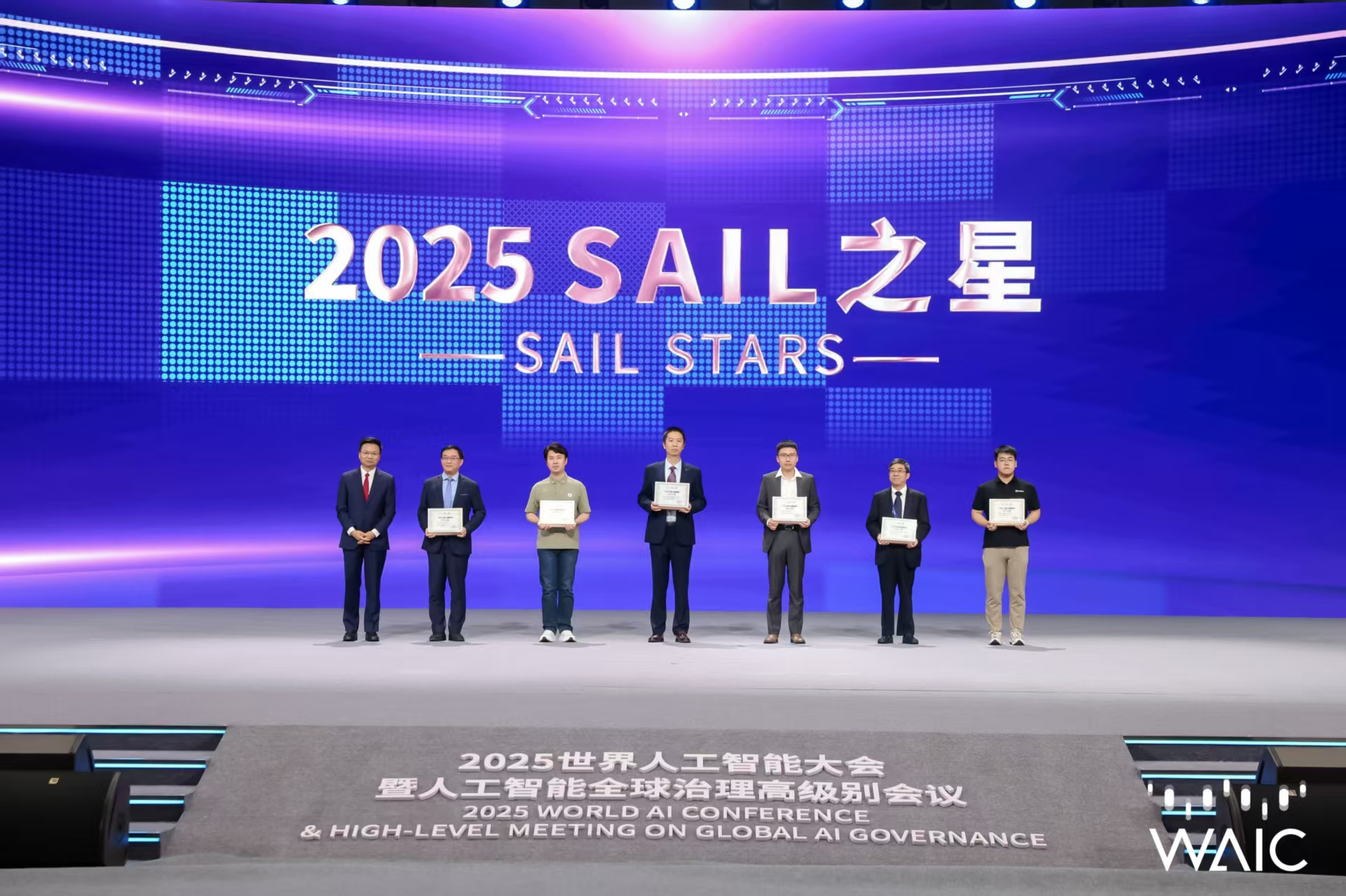 Lewin乐玩官网-TCL实业IFA 2026“灵感栖居”展区亮相：屏显到家庭全场景，“AI Inspired Life”启迪未来生活灵感